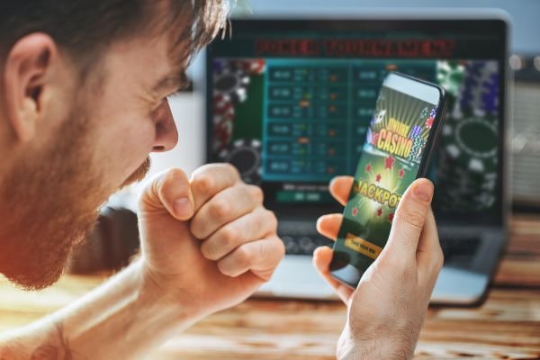 Live dealer blackjack table on akun togel mobile interface